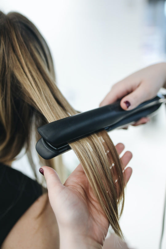 How do you use a hair straightener?